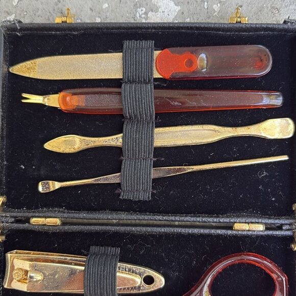 Vintage miniature, travel manicure set - Picture 3 of 6